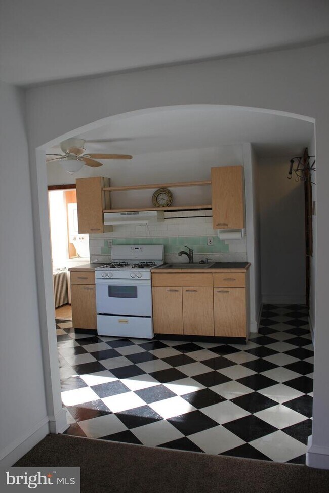 Building Photo - 260 Lyceum Ave