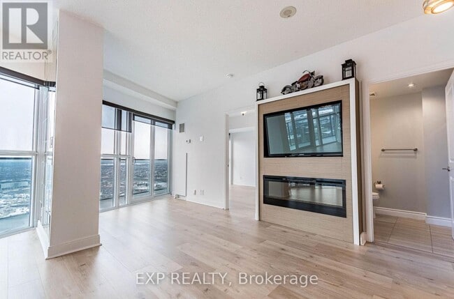 Building Photo - 60 Absolute Ave