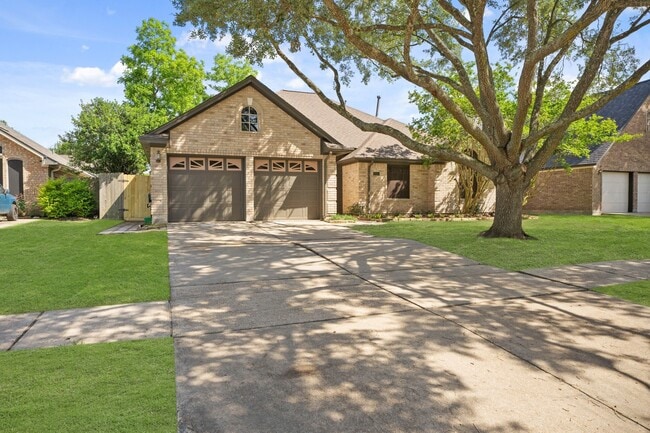 Building Photo - 710 Lochnell Dr