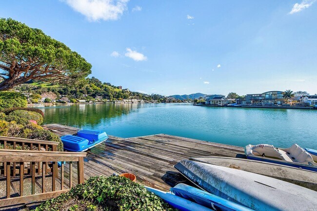 Foto del edificio - 33 Windward Rd