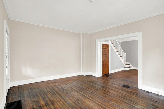 Building Photo - 626 N Riley Ave