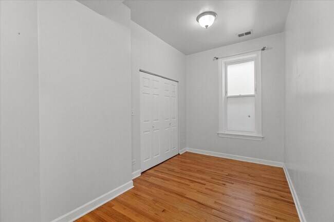 Foto del edificio - 2254 W Adams St
