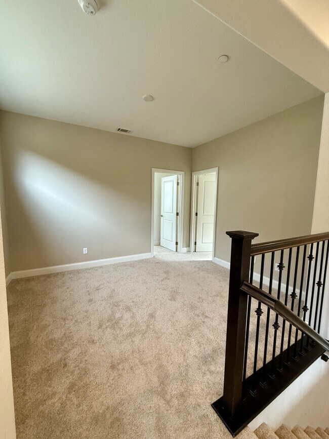 Foto del edificio - 311 Oak Hill Rd