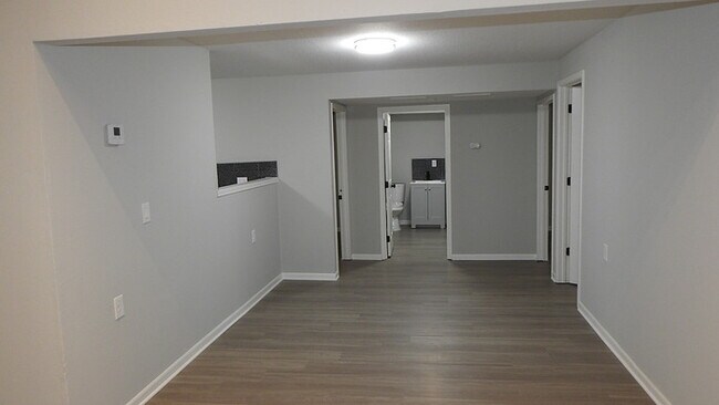 Foto del edificio - Charming 3 bedrooms and 1 bath home located on Elmwood Ave in Kansas City, MO