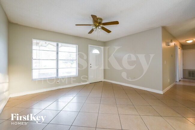 Foto del edificio - 325 Tall Pine Ln