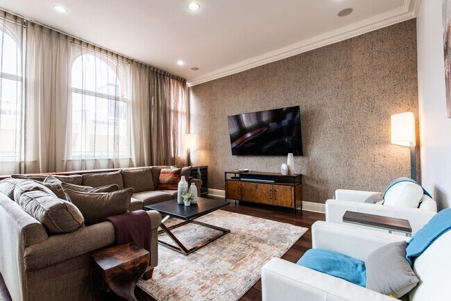 Foto del edificio - Furnished 3 bedroom/2bath Condo including Utilities!