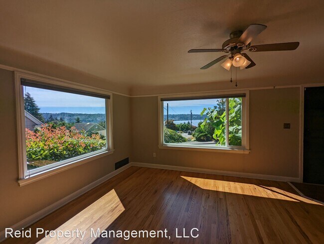 Foto del edificio - 3 br, 1 bath House - 2626 E 17th St