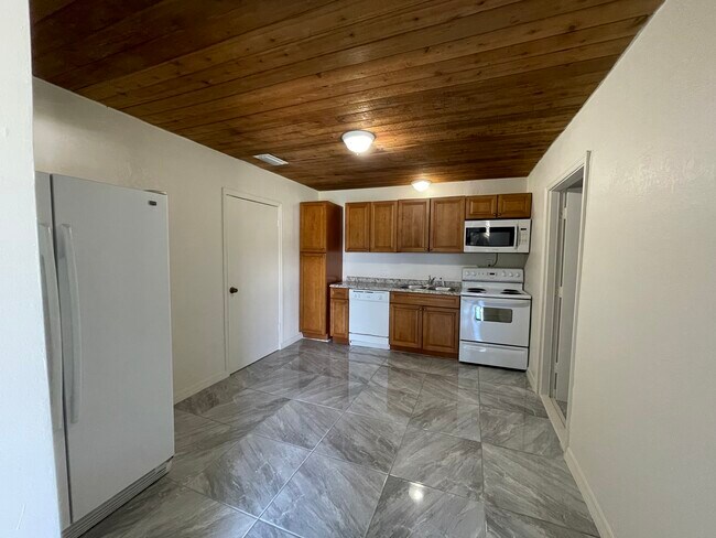 Building Photo - 1008 3rd St