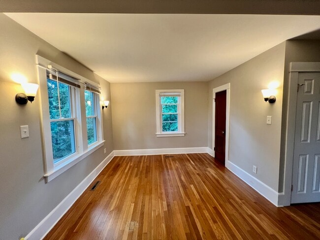 Building Photo - 51 Alger Ave