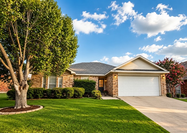 Charming Arlington Retreat with Open Living, Cozy Fireplace, and Prime Location — Don’t Miss This... - Charming Arlington Retreat with Open Living, Cozy Fireplace, and Prime Location — Don’t Miss This... House