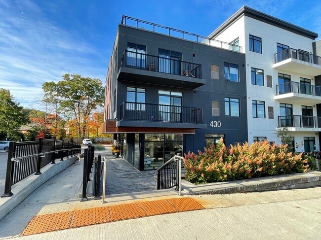 Photo du bâtiment - 430 Ferndale Drive South