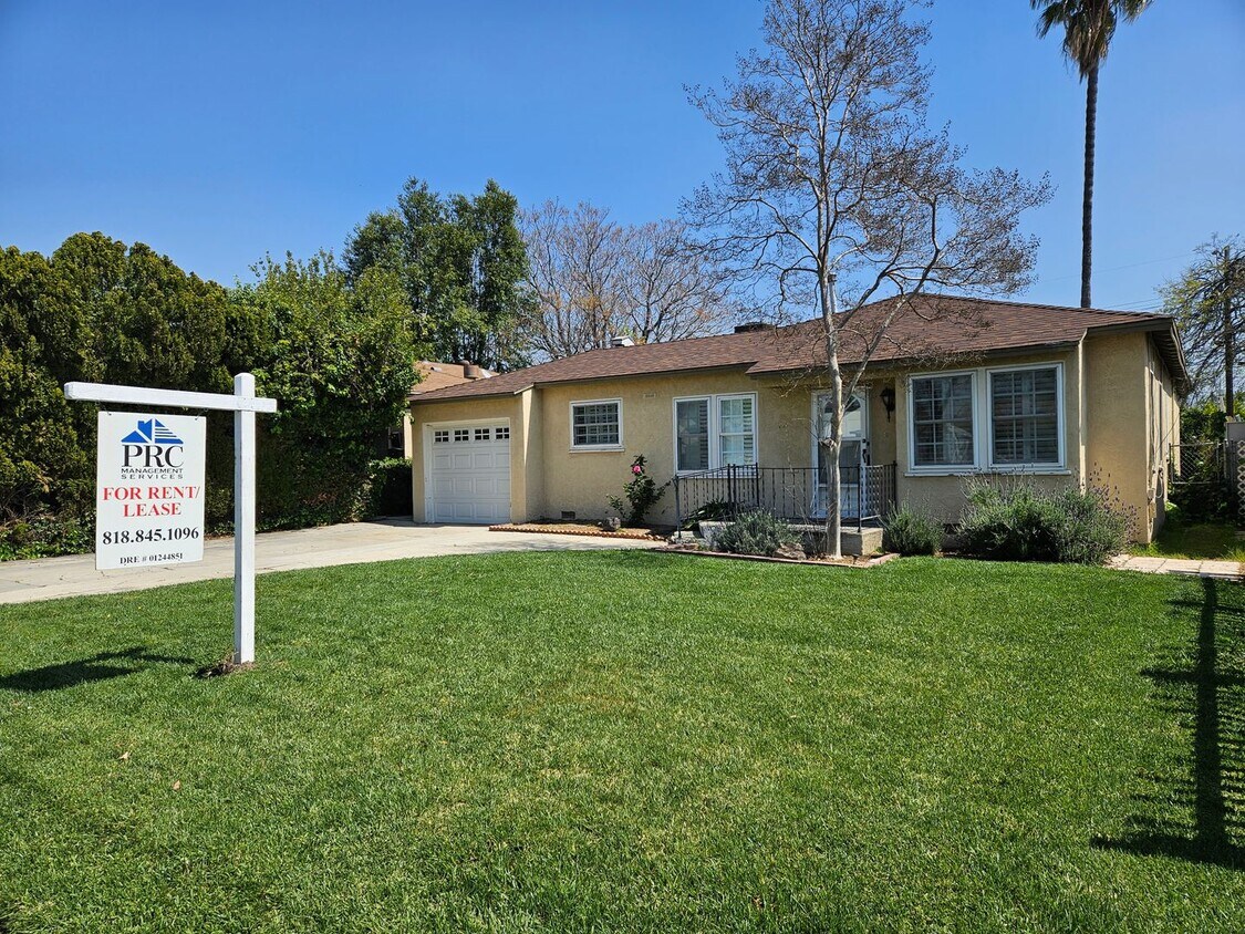 Foto principal - Stunning Remodeled Home with Modern Upgrades