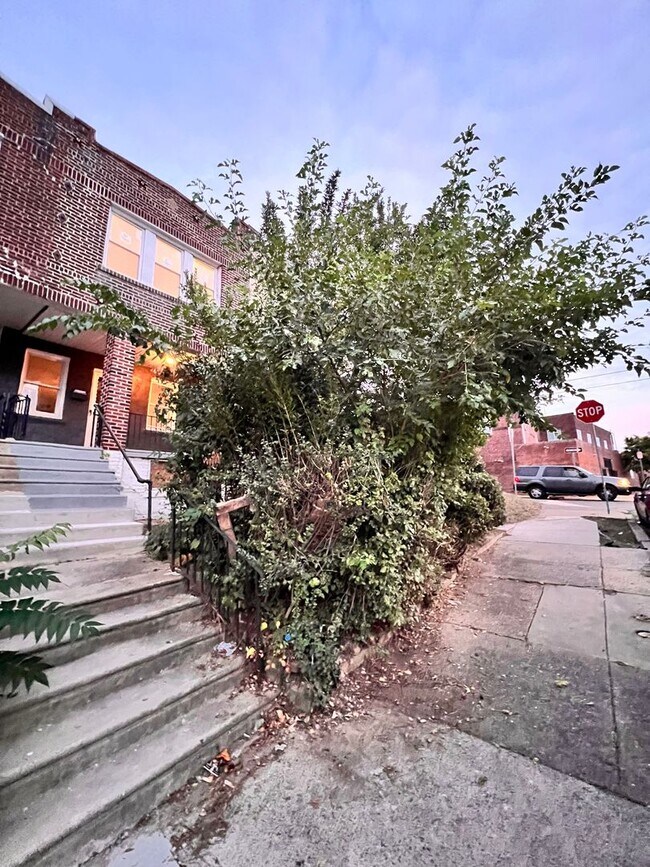 Foto del edificio - Cozy Modern Updated 3 Bedroom Townhome w/ ...