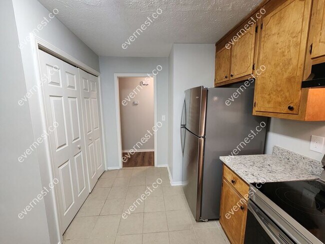 Foto del edificio - 421 Reed Way