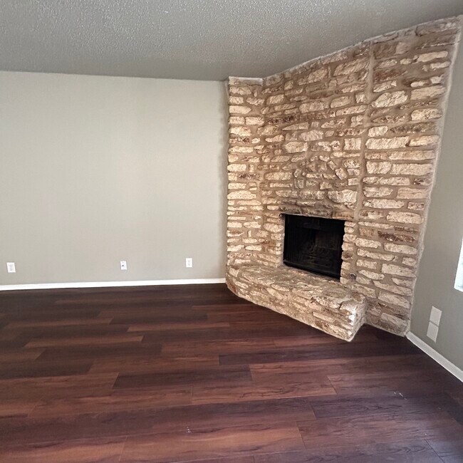 Foto del edificio - 903 Taulbee Ln