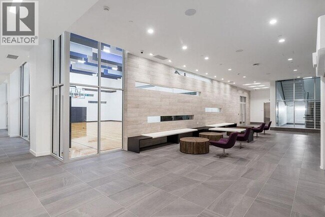 Photo du bâtiment - 525 Foster Ave