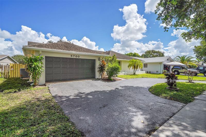 Foto principal - 5700 SW 120th Ave