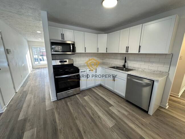 Foto del edificio - Spacious & Updated 4BR/2BA Home Near Holliday Park — Move-In Ready!