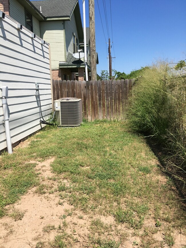 Backyard - width view - 2809 Melanie Dr