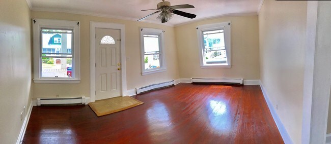 Sala de estar - 172 Highland Ave