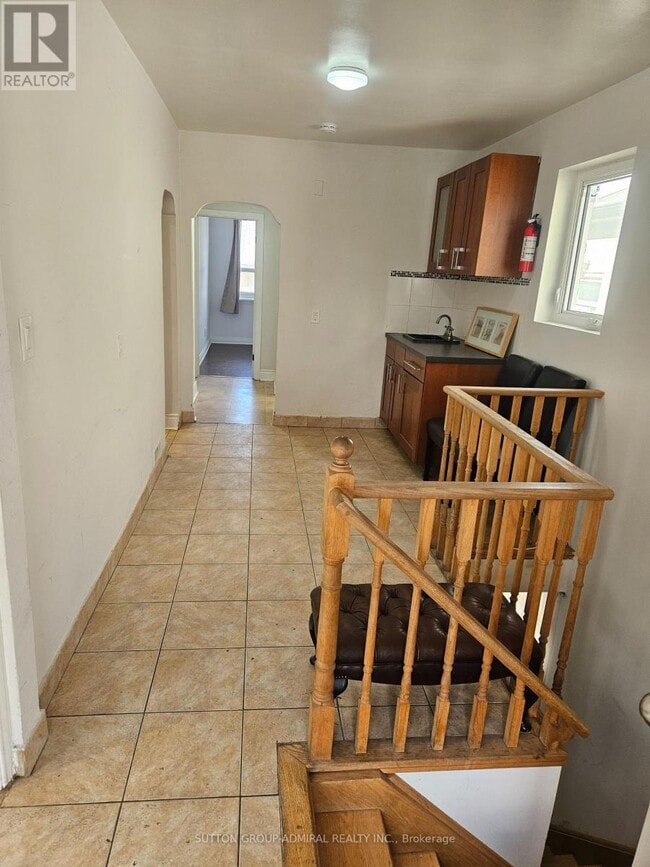 Building Photo - 32 Belgravia Ave