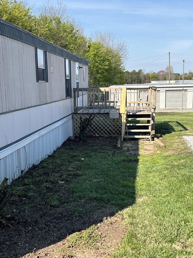 Building Photo - 658 Old Tellico Hwy N