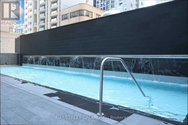 Photo du bâtiment - 42 Charles St E