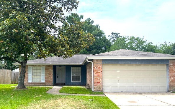 Building Photo - Family friendly, friendly, neighbors, open...