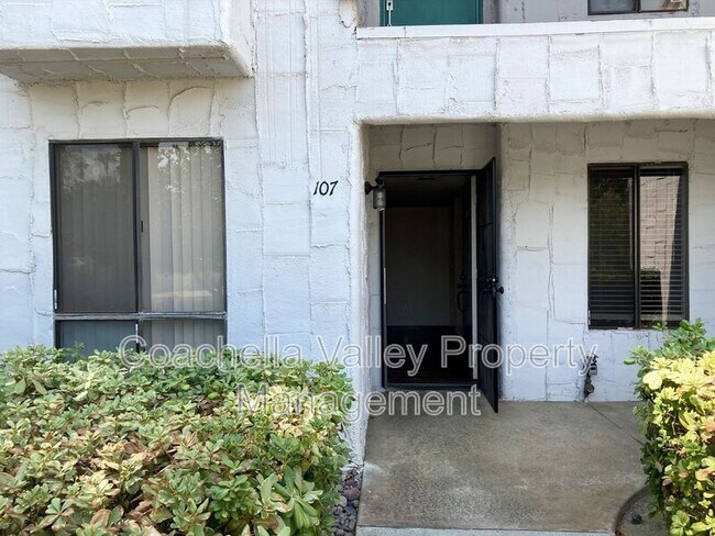 Foto del edificio - 5285 E Waverly Dr