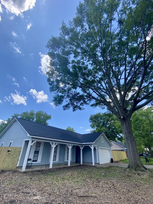 Building Photo - Newly Renovated Home