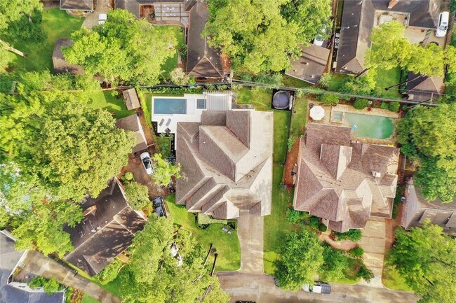 Building Photo - 13015 Pebblebrook Dr