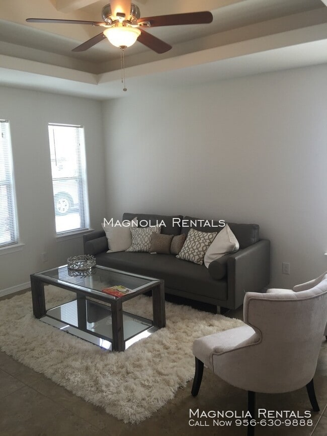 Building Photo - Tulipan Villas Apartments