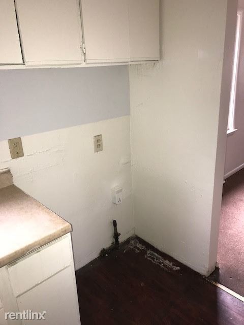 Building Photo - 498 McLaughlin Ave