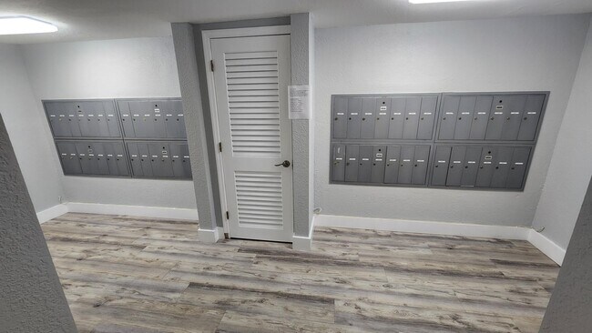 Building Photo - 950 Egret Cir