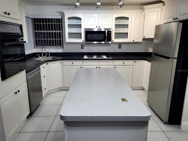 Building Photo - 10803 N Armenia Ave