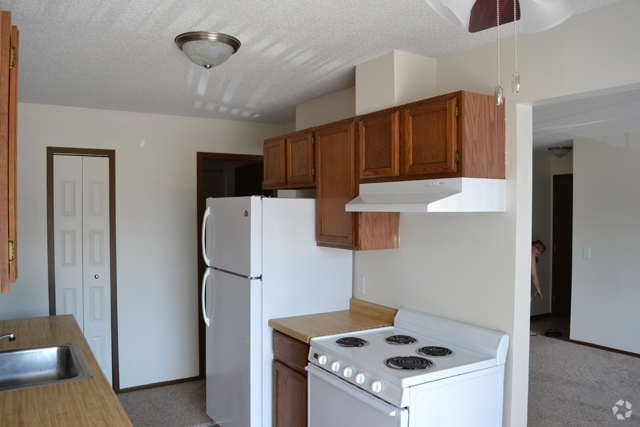 Kitchen - Summerfield Apartments