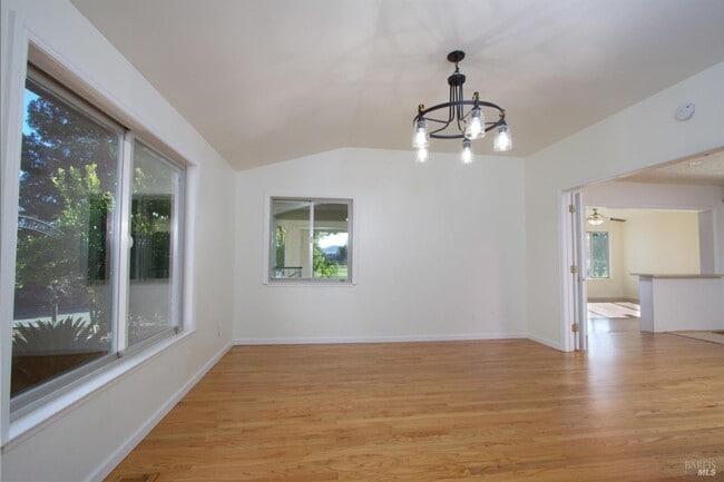 Building Photo - Beautiful Wine Country Home