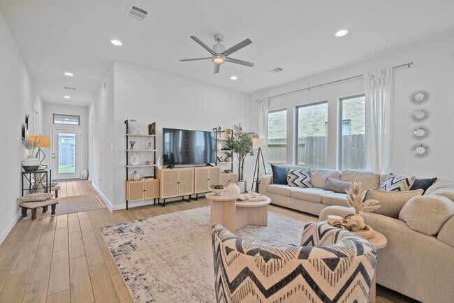 Foto del edificio - 25903 Hawking Vis Rd