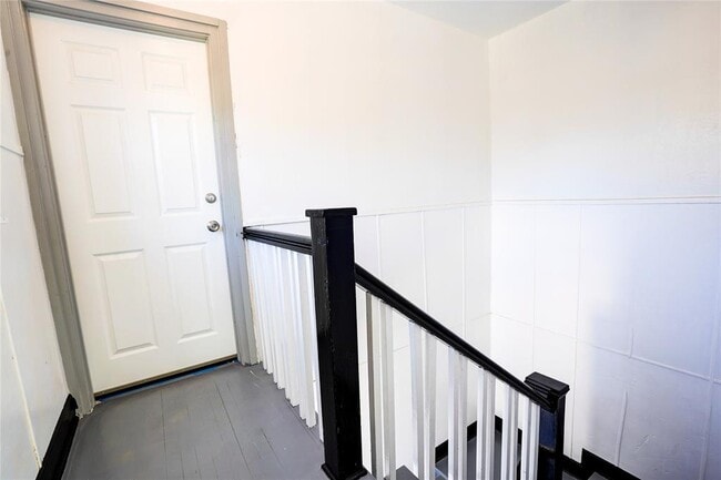 Building Photo - 415 W Polk St