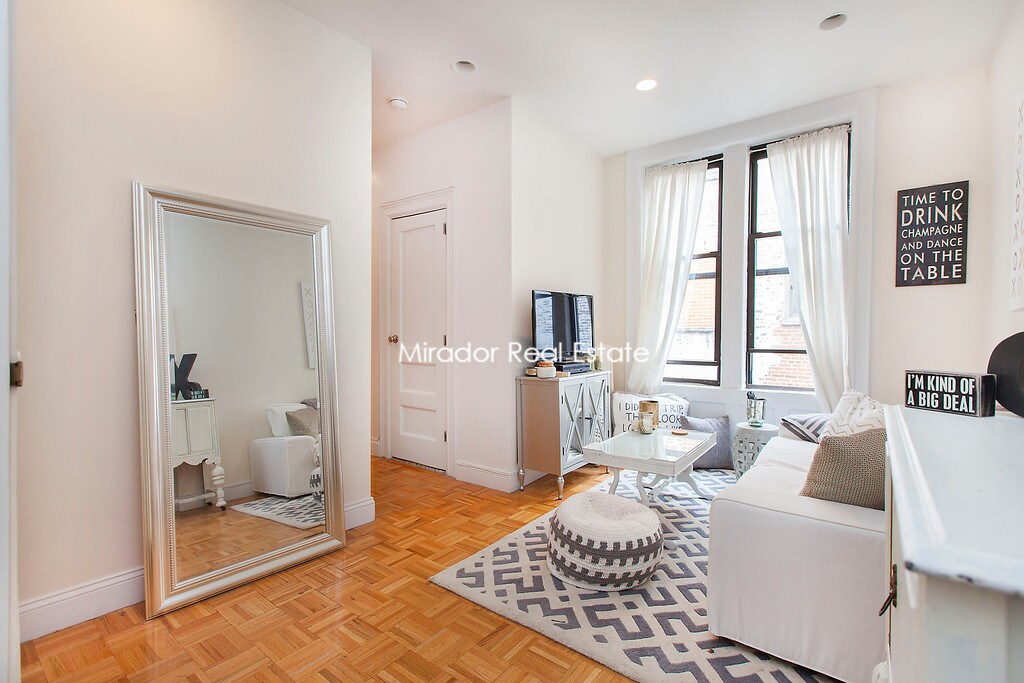 Primary Photo - 137 E 26th St