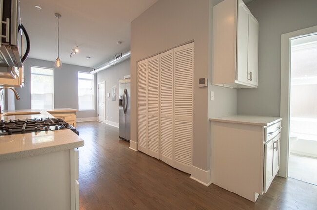 Foto del edificio - 1726 W 21st St