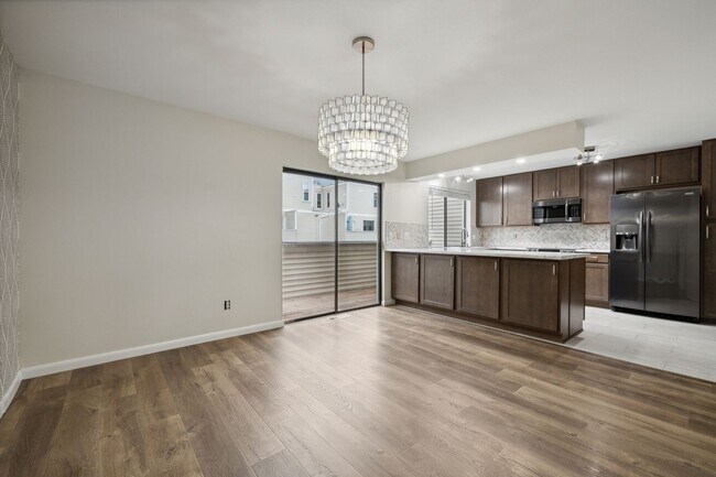 Foto del edificio - Beautifully updated Townhome! 4 bed 2.5 bath in Washington Virginia Vale!