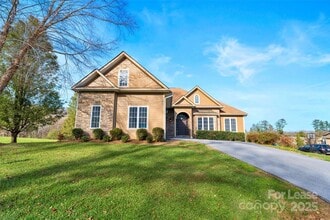 Building Photo - 160 Fairway Falls Rd