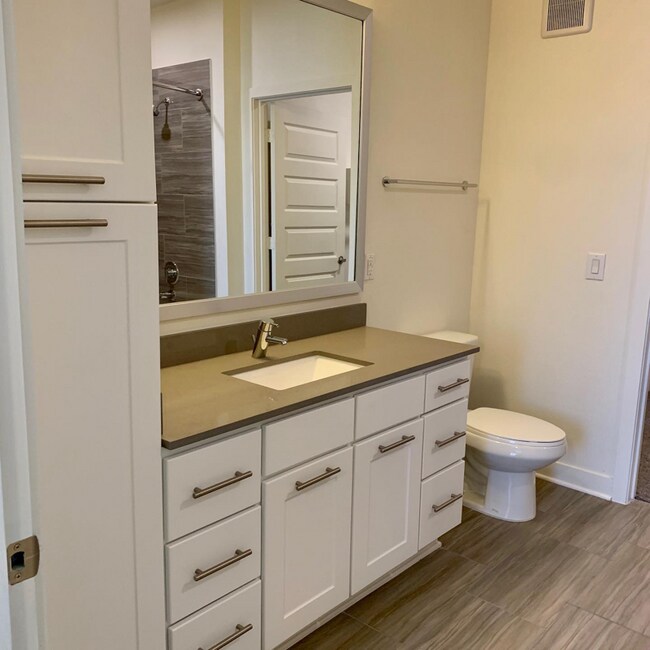 Foto del edificio - 5301 Decker Ln