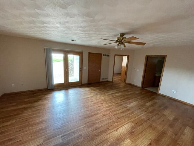 Building Photo - 1500 Packers Ct