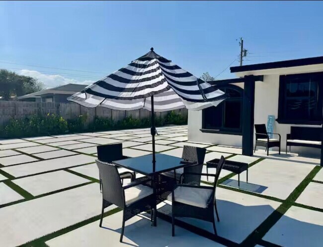 Foto del edificio - 1433 NE 53rd Ct