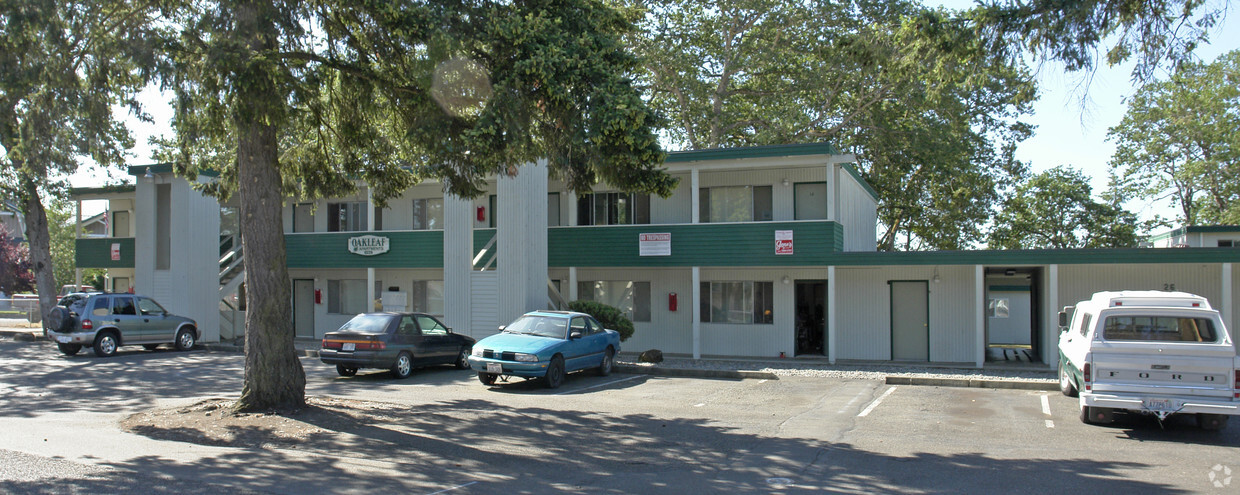 Building Photo - Oakleaf