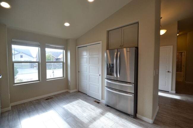 Foto del edificio - Ranch w/finished Basement with AC and a Gas Stove!