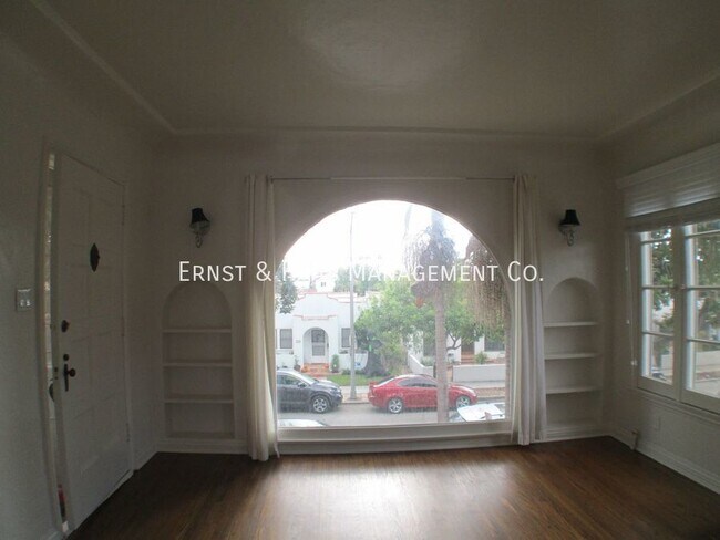 Foto del edificio - Beautiful 2 bedroom Spanish Upper in Belmo...