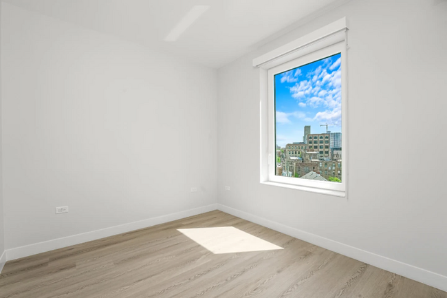 Foto del edificio - 699 N May St